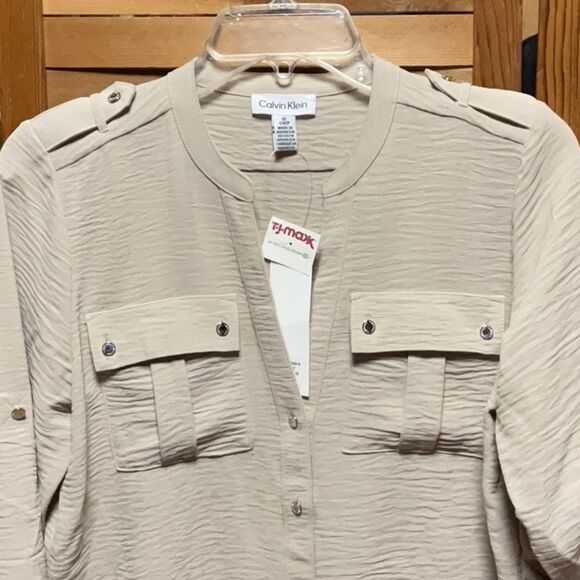 NWT Calvin Klein Tan Button Down Shirt Lightweight Safari Style Women S V-Neck - Picture 3 of 8